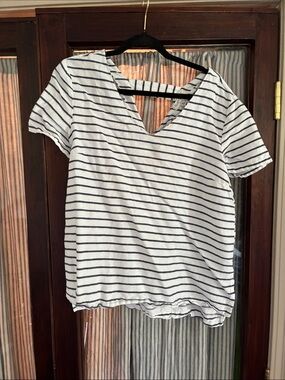 Ellen Tracy White and Navy Striped V-Neck Short Sleeve Tee